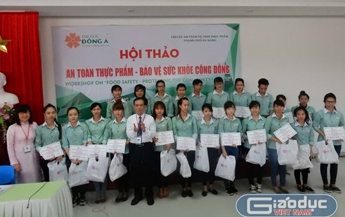 Hội thảo “An toàn thực phẩm-Bảo vệ sức khỏe cộng đồng” tại trường ĐH Đông Á